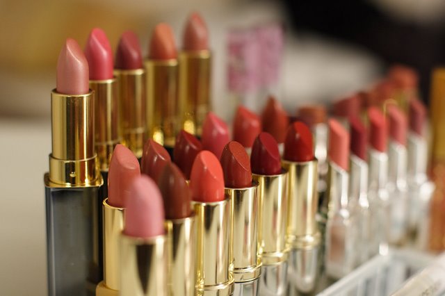 Lipstick, Eyeliner, and Neural Connections: Study Finds Wearing Makeup Causes Improved Cognitive Function