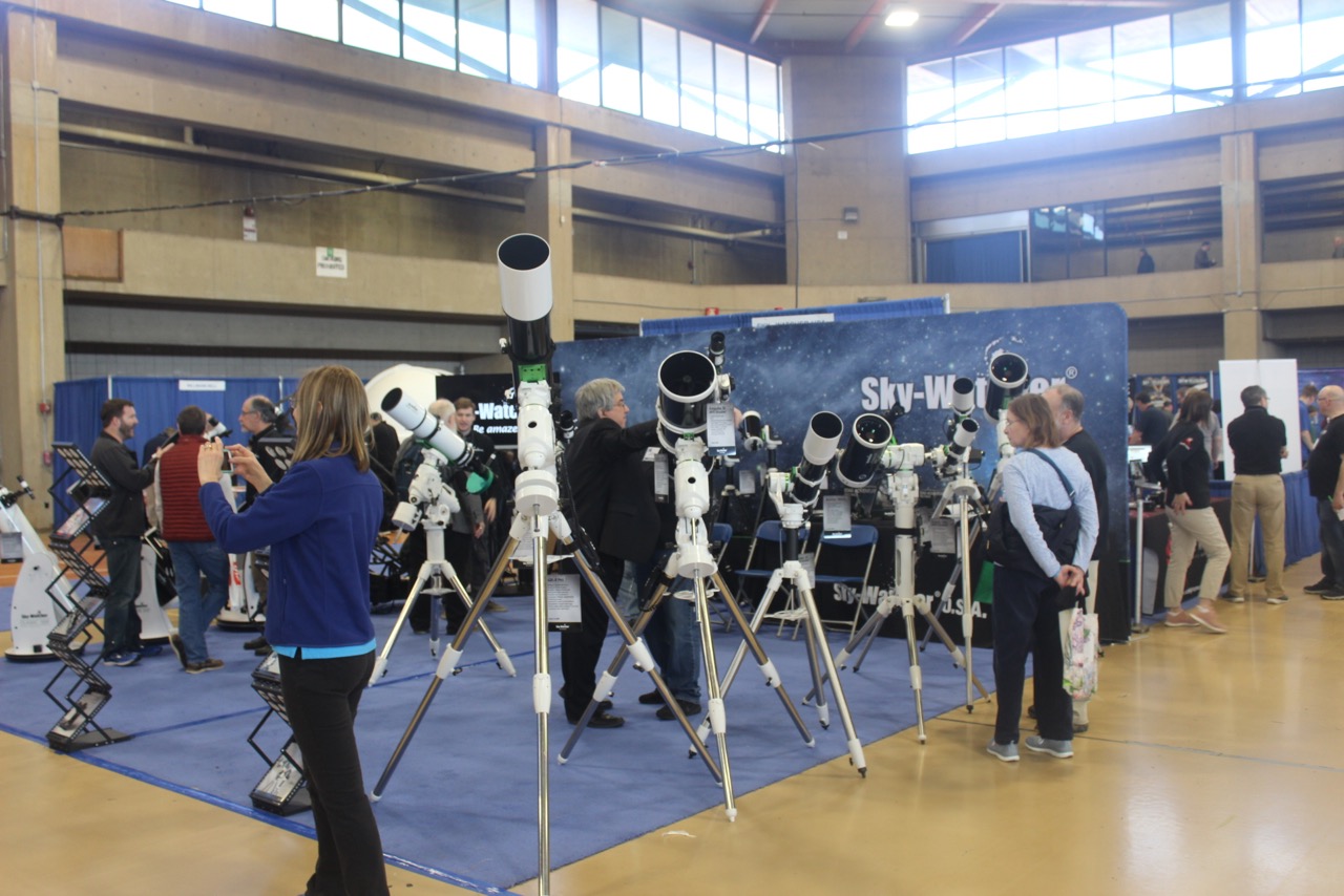 C_UsersSTARBPicturesSCI FINEAFVariety of telescopes at Sky Watcher booth