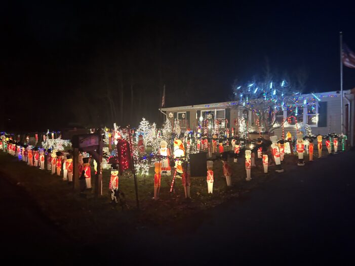 89-year-old Tappan Man Honors Late Wife With Christmas Display