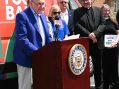 Schumer, Democrats decry cuts to food pantries in New York